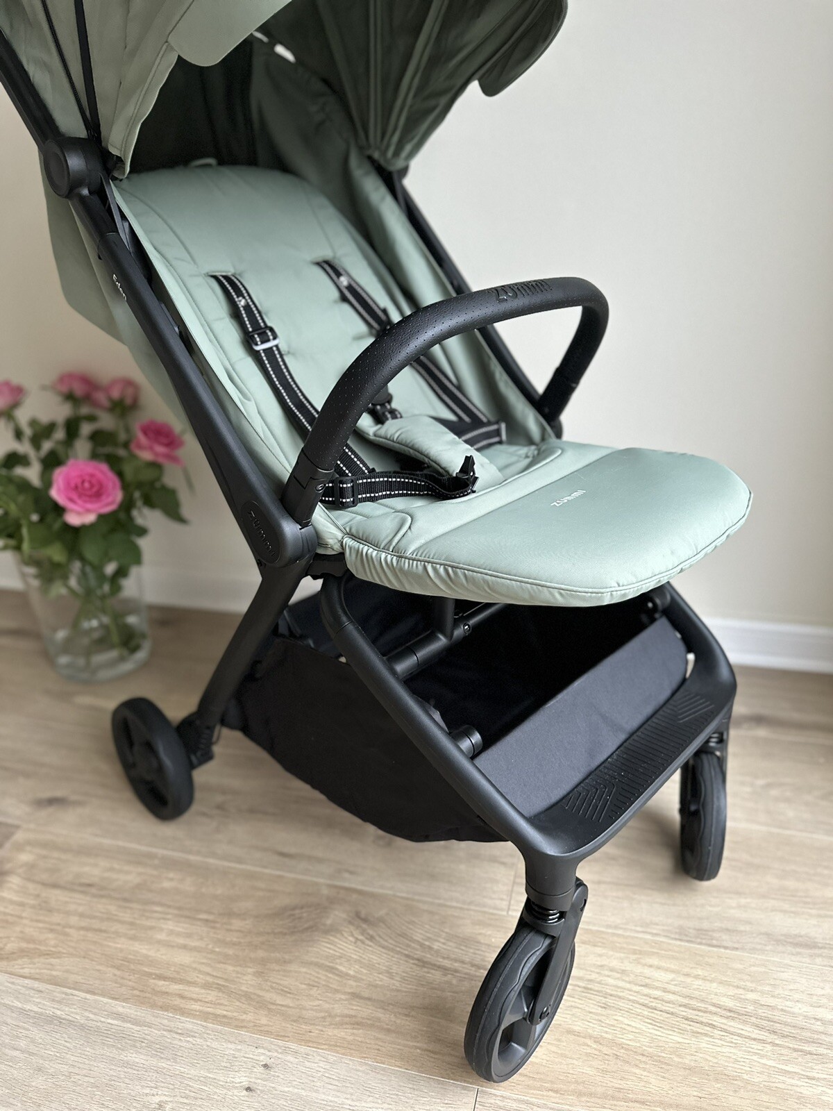 Zummi Stroller Compact Pushchair Pram Solo Travel System with Rain