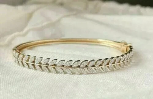 Brazalete Brazalete Hoja Diamante Creado en Laboratorio Redondo Para Mujer Chapado en Oro Amarillo 14K Foto 4 de 4