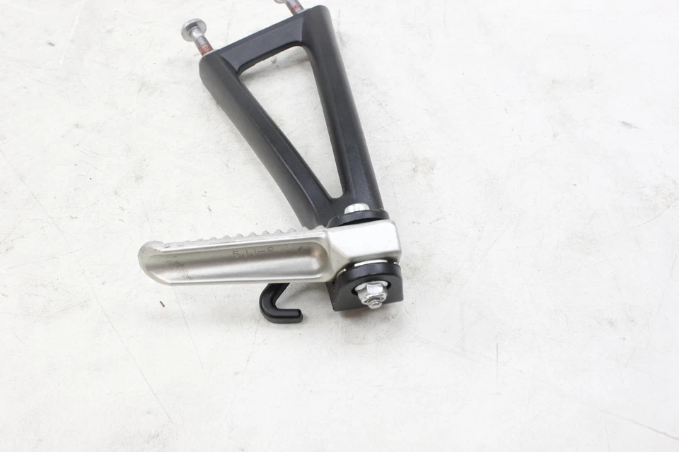 08-16 YAMAHA YZF R6 CLAVIJA TRASERA DERECHA PASAJERO Foto 2 de 4