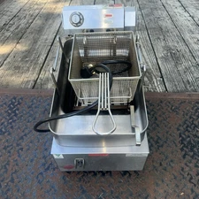 Wells 5E-F15CY 15 lb. Electric Countertop Fryer - 208-240V, 4319/5750W CC