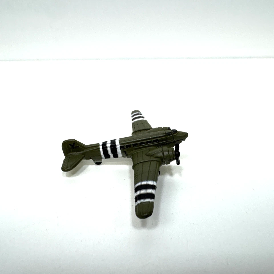 Micro Machine Plastic  C-47 WWII Skytrain Plane Transport Aircraft LGTI 1995 - Image 3 of 4