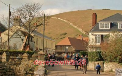 FOTO WEST LULWORTH MIT BLICK AUF DAS HERITAGE CENTER UND IN DER FERNE DIE