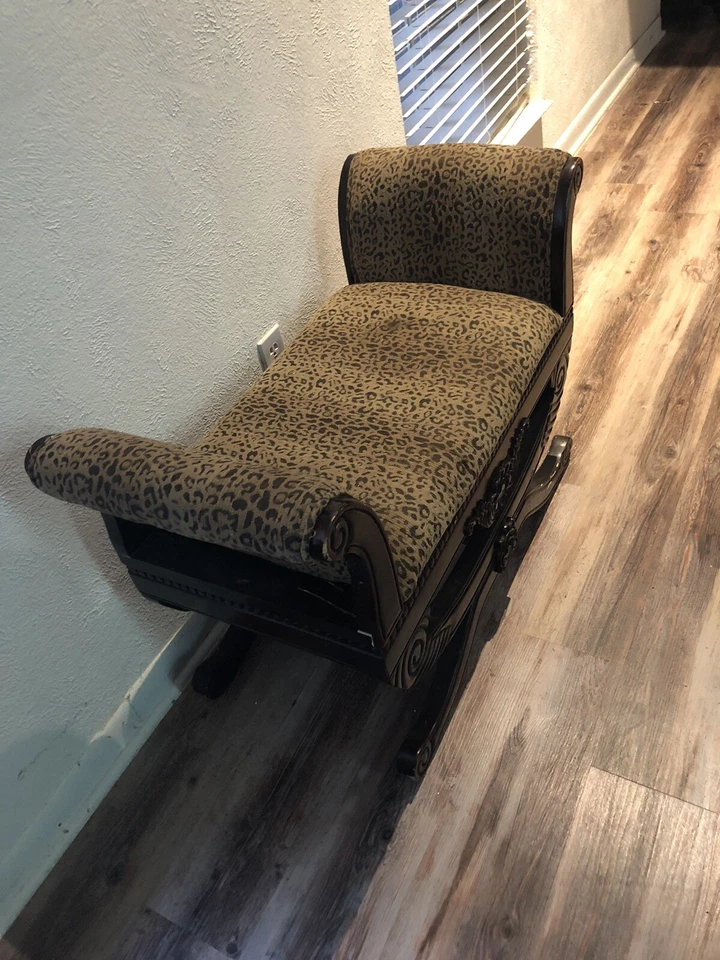 Banco estampado animal tallado caoba marrón negro Foto 2 de 4