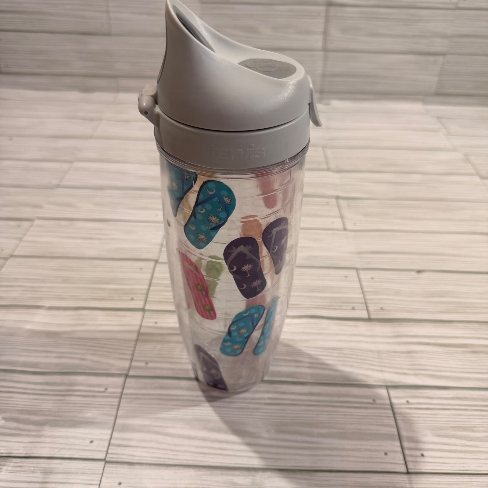 24oz Flip Flops Pattern Grey Flip Top Lid Clear