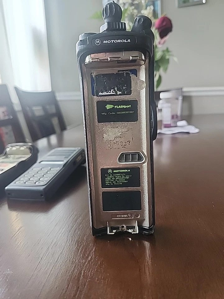Radio bidireccional Motorola XTS 3000 800mhz H09UCH9PW7BN Foto 4 de 4