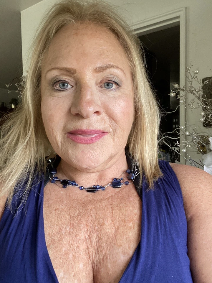 LIZ LANGE NAVY MAXI XS SLEEVELESS NWT AND BONUS LAPIS NECKLACE!🥳 TAKE ME AWAY⛱️ - Image 2 of 4