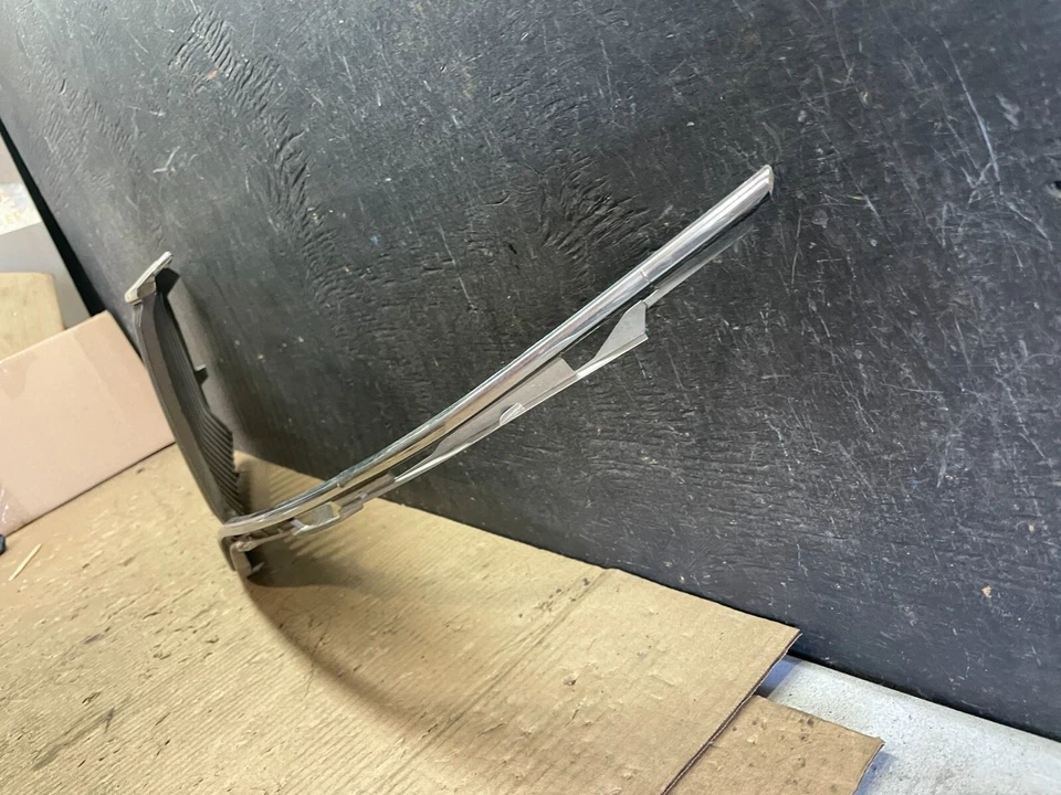 Lincoln MKT 2013 a 2016 conductor izquierdo lado izquierdo parrilla delantera OEM M6304 DG Foto 2 de 4