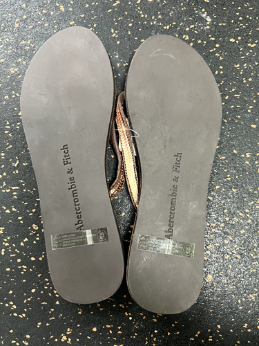 NUOVO Abercrombie Fitch pelle intrecciata marrone scuro tanga sandalo ballerine XS US 6/7 - Foto 2 di 2