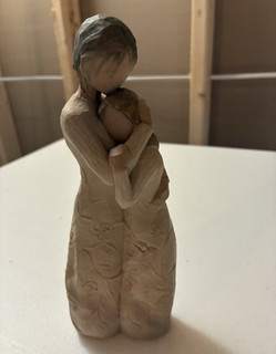 Willow Tree Close to Me Mother & Child Beige Freestanding Figurine Family