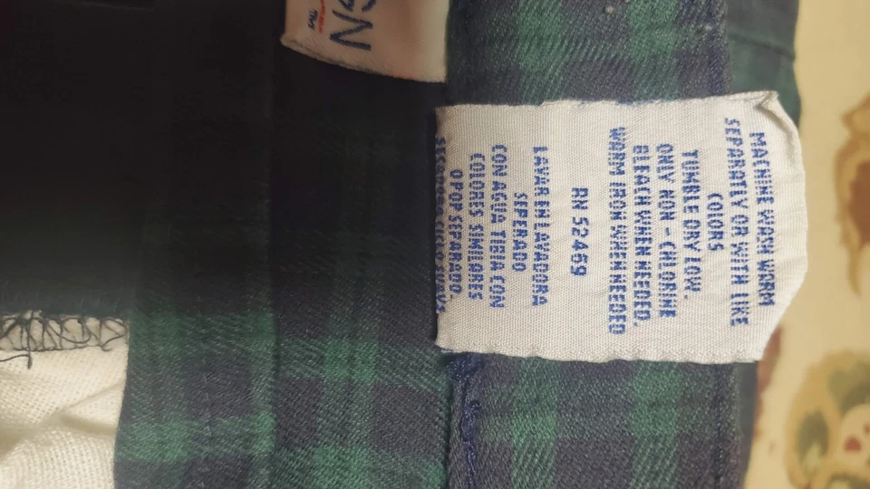 Pantalón verde niña en diseño  Foto 3 de 4