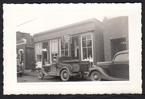 MA & PA ELECTRICAL STORE & FOLK ART SIGNS FORD PICKUP TRUCK ~ 1936 CAR PHOTO - Afbeelding 1 van 2