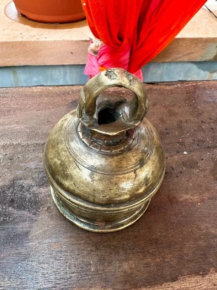Campana de curación tibetana de meditación de forma rara forjada a mano de bronce antigua 1700 Foto 3 de 4