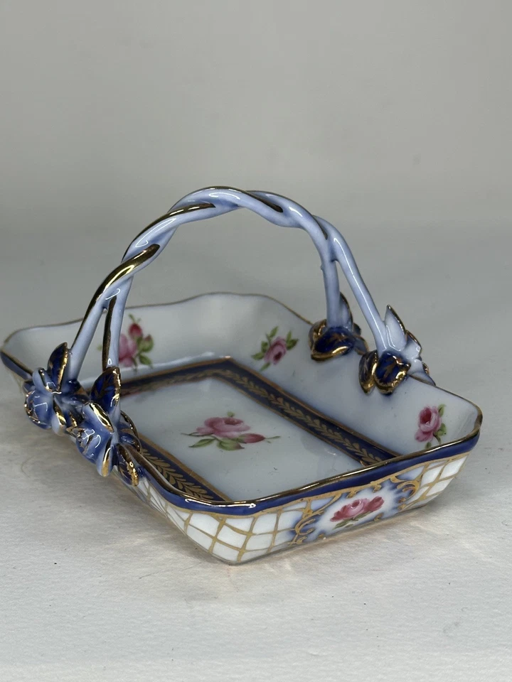 Vintage Regal Collection porcelain Trinket dish/basket Blue&white Roses & gold - Image 4 of 4
