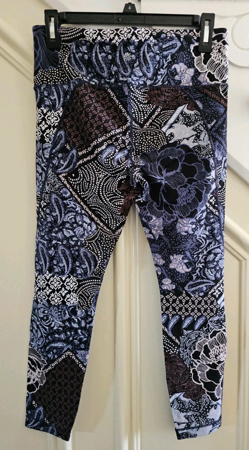EUC ATHLETA Patchwork Salutations 7/8 Leggings Na… - image 13