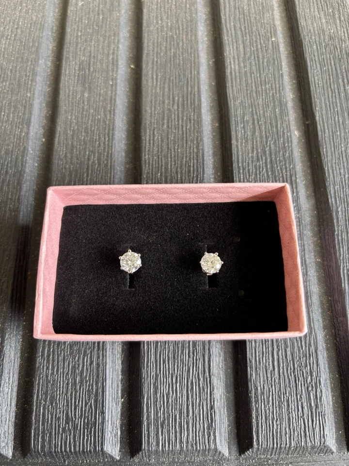 Pendientes de plata 925 de 2 quilates con pasador de diamantes cultivados en laboratorio regalo para mujer Foto 3 de 4