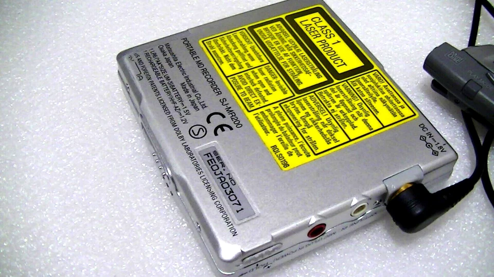 VINTAGE PANASONIC MINIDISC WALKMAN PLAYER RECORDER SJ-MR200, Works very well - Image 3 of 3