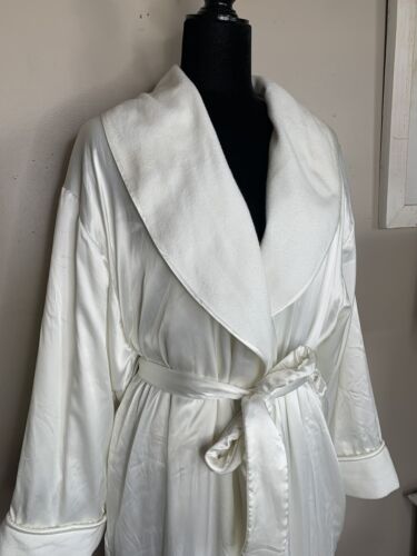 NWT VICTORIA'S SECRET White Satin -Fleece Lined Long Robe Women’s Size M/L New - Picture 4 of 12