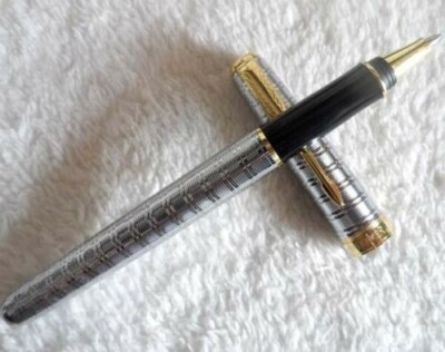 Good Silver/Gold Clip Parker Sonnet Series Fine (F) Nib Rollerball pen