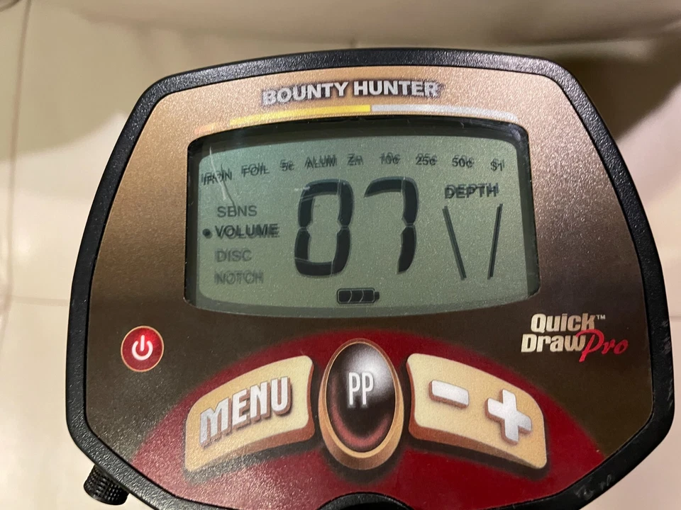 Detector de metales Bounty Hunter PROQD; bolsa de transporte, adaptador de auriculares, paleta, + 9V Foto 2 de 4