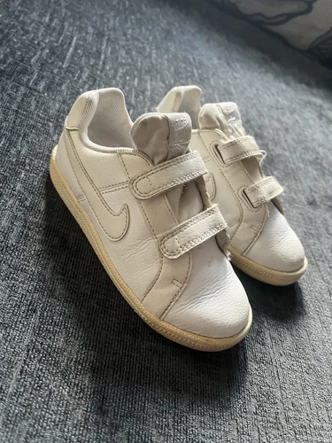 Scarpe da ginnastica Nike Neonati Taglia 9.5 Flat Style Usate