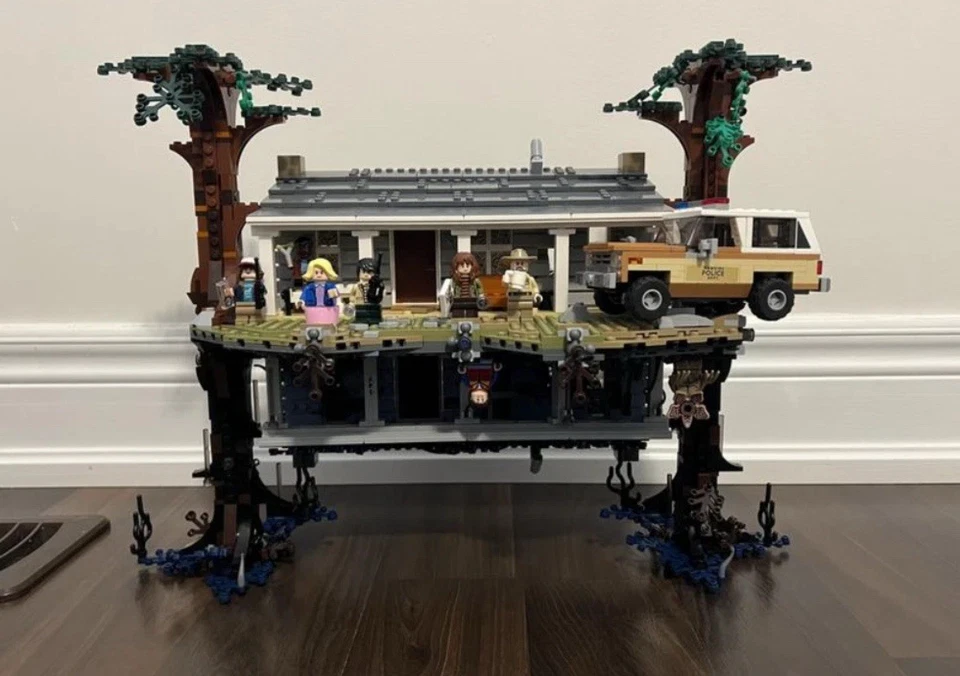 NEW Stranger Things The Upside Down 2,287 Pieces Building Toy Blocks Set READ‼️ - Image 3 of 4