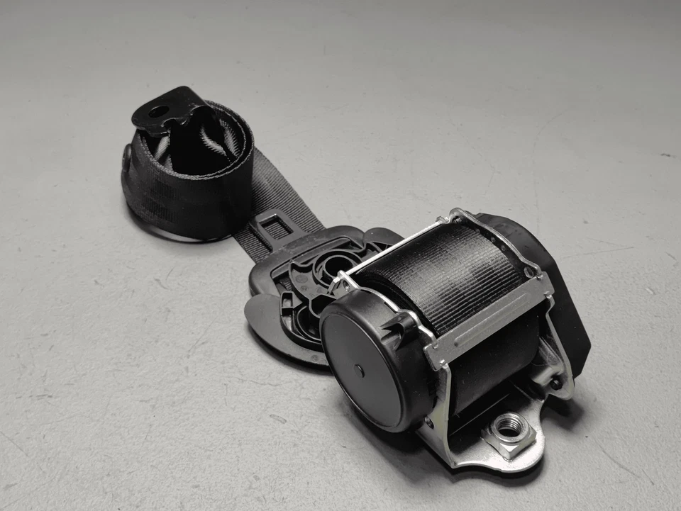 2018-2025 VOLKSWAGEN ATLAS REAR PASSENGER SIDE THIRD ROW SEAT BELT RETRACTOR OEM - Image 3 of 4