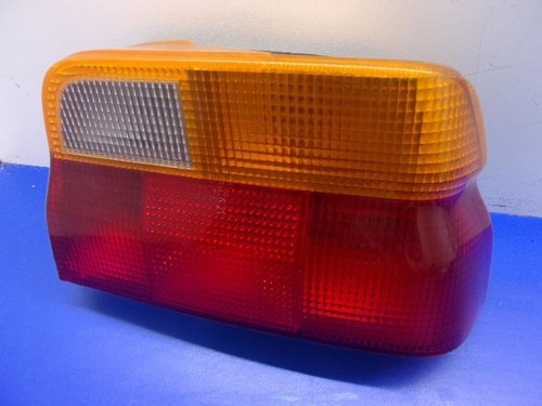 Feu Arrière Droit Pour Ford Sierra - Référence 87BG13A602, Occasion Fonctionnel, Quelques Marques