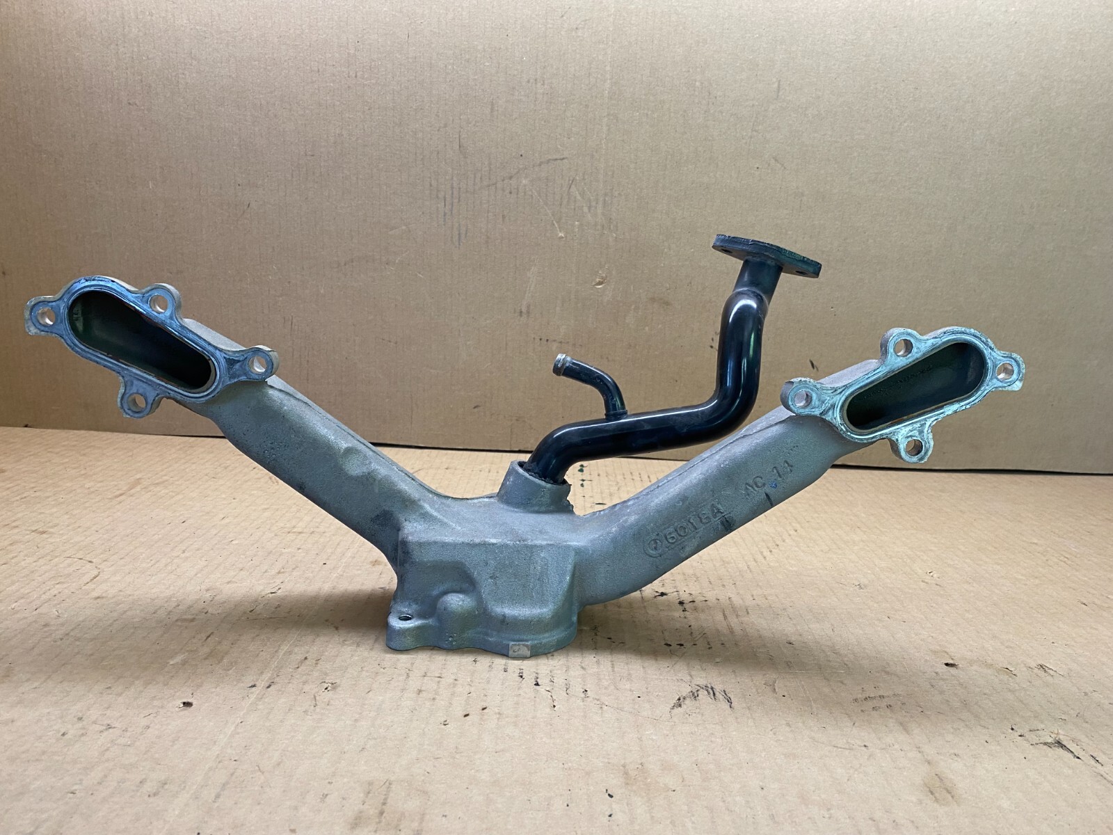 0107 Chevy Duramax LB7/LLY/LBZ COOLING THERMOSTAT HOUSING 898082690 w