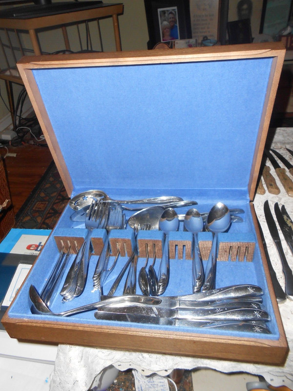 1959 Oneida Community Twin Star Atomic Flatware 91 Piece Set wCase Bought New NR