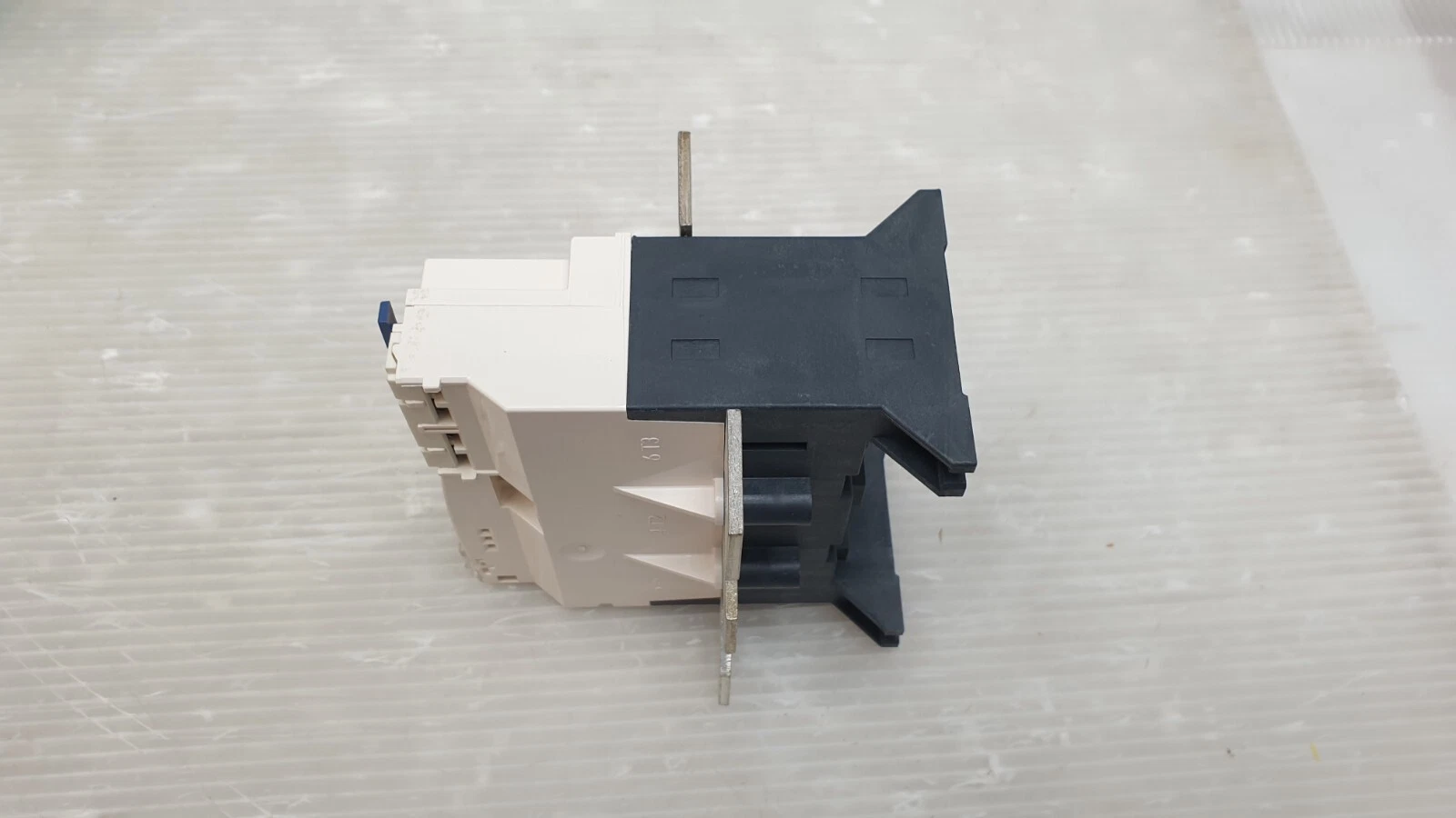 Side view of the LR9F5371 relay showing the black mounting frame and bus bar