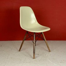 EAMES DSW STUHL HERMAN MILLER WALNUSS DOUFFELBASIS 50er 60er PERGAMENT (AUS WEISS)
