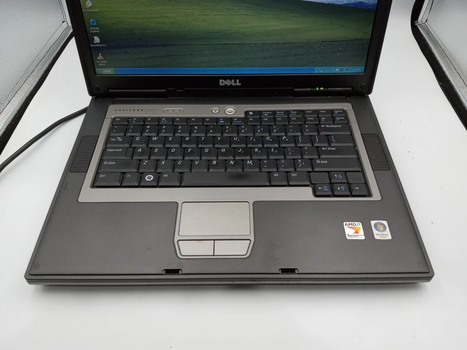 Dell Latitude D531 15" Laptop AMD Turion X2 2GB RAM 500GB HDD Windows XP -RR - Image 2 of 4