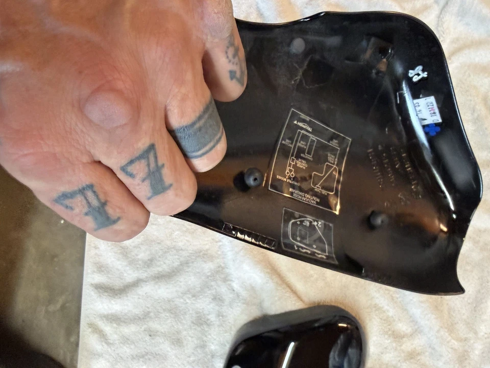 Paneles laterales/cubiertas de caja de aire Triumph Bobber excelente estado Foto 4 de 4