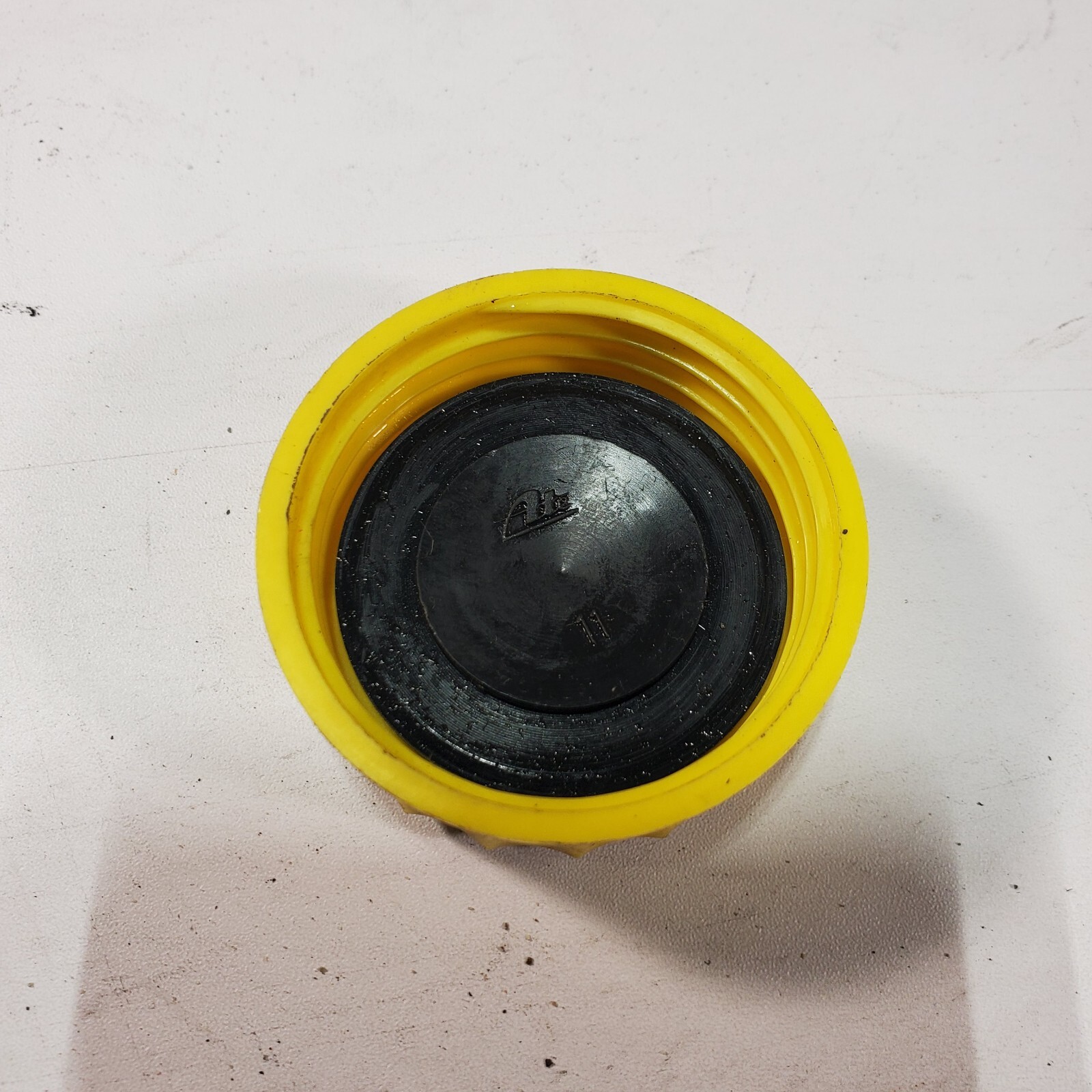 Audi A4 B7 A8 D2 D3 Brake Fluid Reservoir Screw Top Lid Cap Yellow
