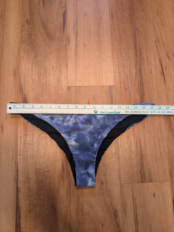 Lululemon Swim Bottom 1214 Sun Soaker Cheeky LR Black Speckle Spray Dye Blue - Image 2 of 4