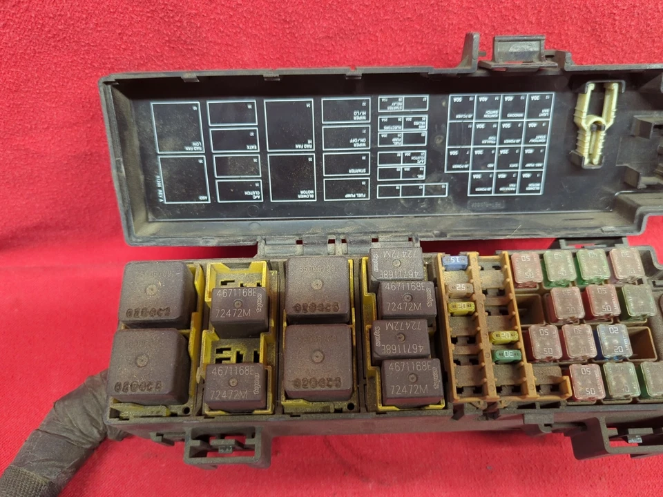 2004 Jeep Liberty Headlamp to Dash Wiring Fuse Box Relay Junction Block  - Image 2 of 4