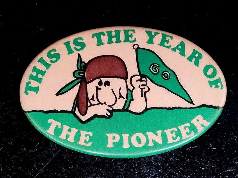 VINTAGE HILL MURRAY High School "This Is The Year Of The Pioneer" Button Mn.