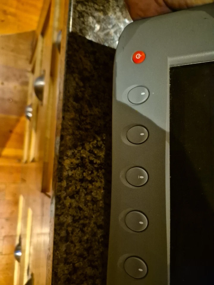 Raymarine C80 Chartplotter GPS Fishfinder Radar 8.4 LCD Display MFD E02020 Sonar - Image 4 of 4