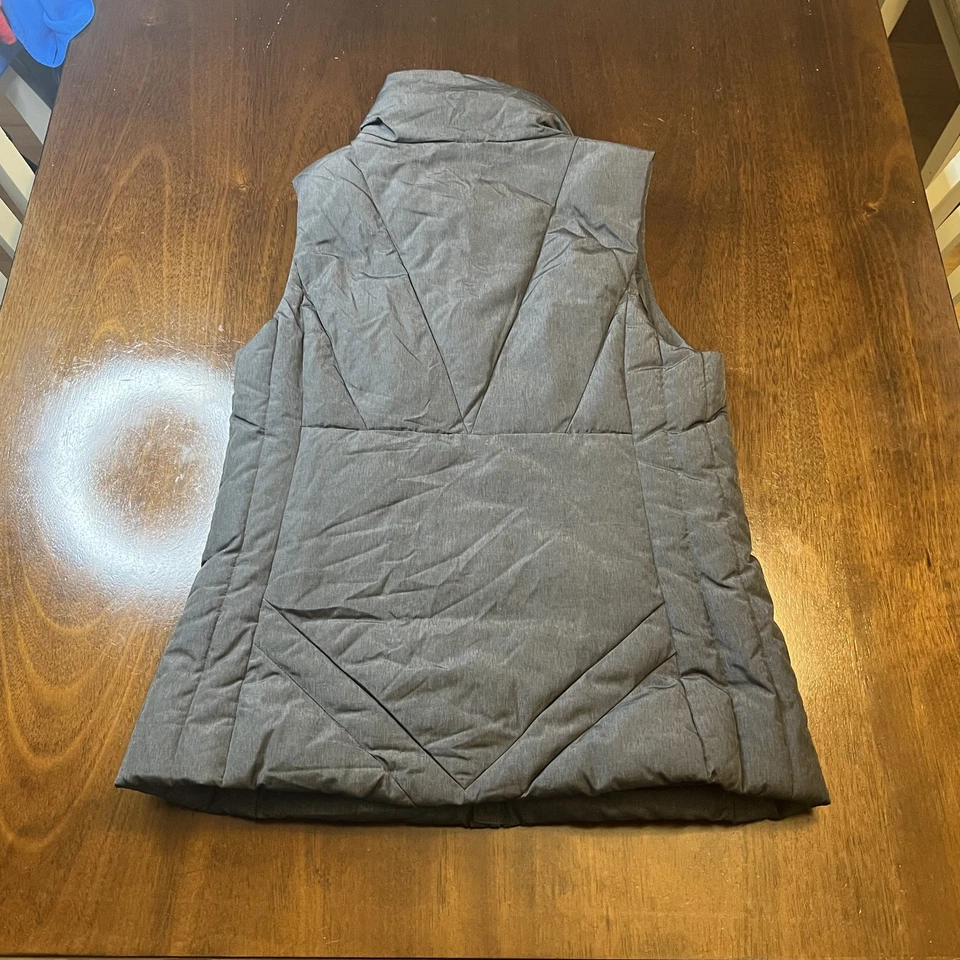 Champion Women’s Puffer Vest M Gray Full-Zip Insulated with Zip Pockets - Image 4 of 4