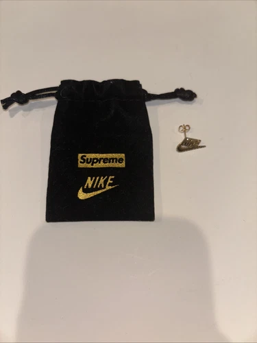 Boucles d'oreilles Nike Supreme or massif 14 carats logo Swoosh FW18 100 % AUTHENTIQUE NEUVES DANS LEUR SAC