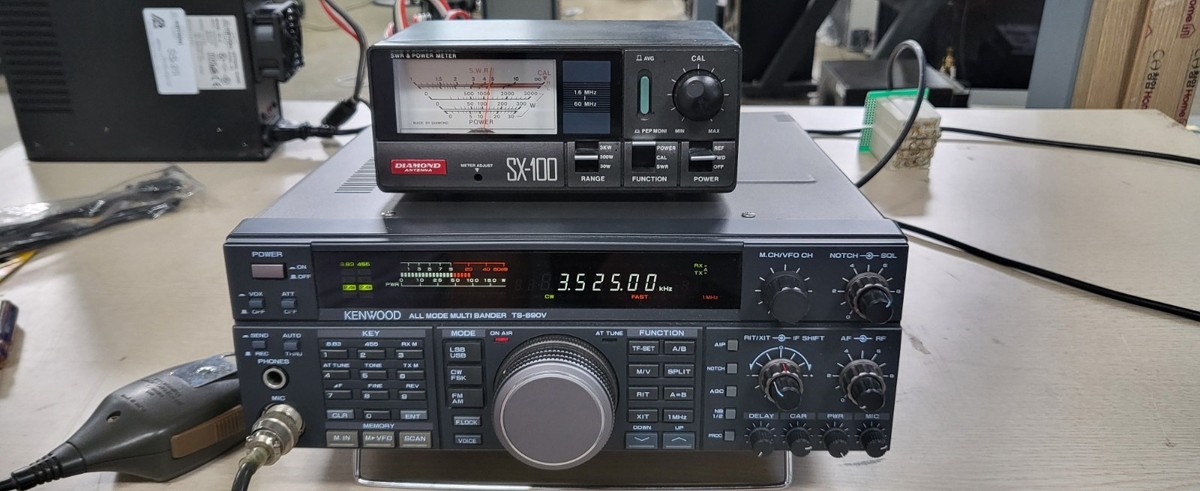 KENWOOD ケンウッド　TS-690V KENWOOD TS-690V All Mode Transceiver 10W Amateur Ham Radio