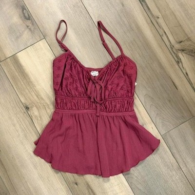 No Boundaries burgundy tank top with tie front and ruched details. Size: XXS