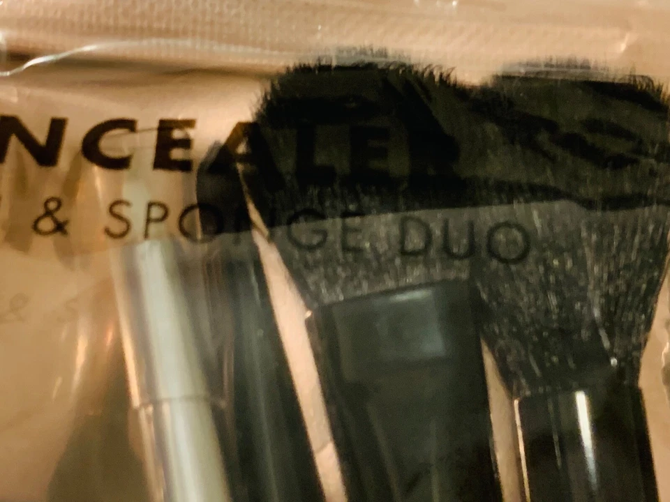 Nuevo difícil de encontrar e.l.f. Juego de 10 piezas de esponja correctora y cepillo perfeccionador de camuflaje ELF Blending Perfector Foto 4 de 4