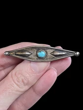 ANTIQUE NAVAJO TURQUOISE REPOUSSE C-CLASP STERLING SILVER BAR BROOCH PIN