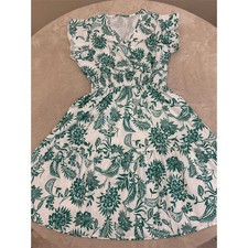 Women's Floral V-Neck Fit  Flare Dress Green Size S NEW 