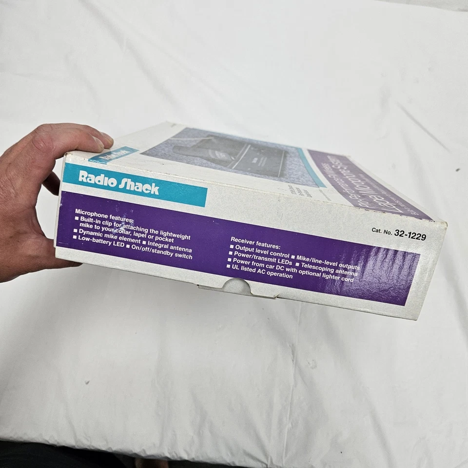 Radio Shack Pro-Performance FM Wireless Lapel Microphone System W Box - Image 3 of 4