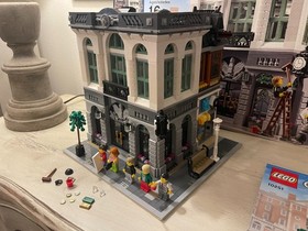 LEGO Creator BRICK BANK Modular Building Set 10251 w Box/Instr INTERIOR 99.9%C