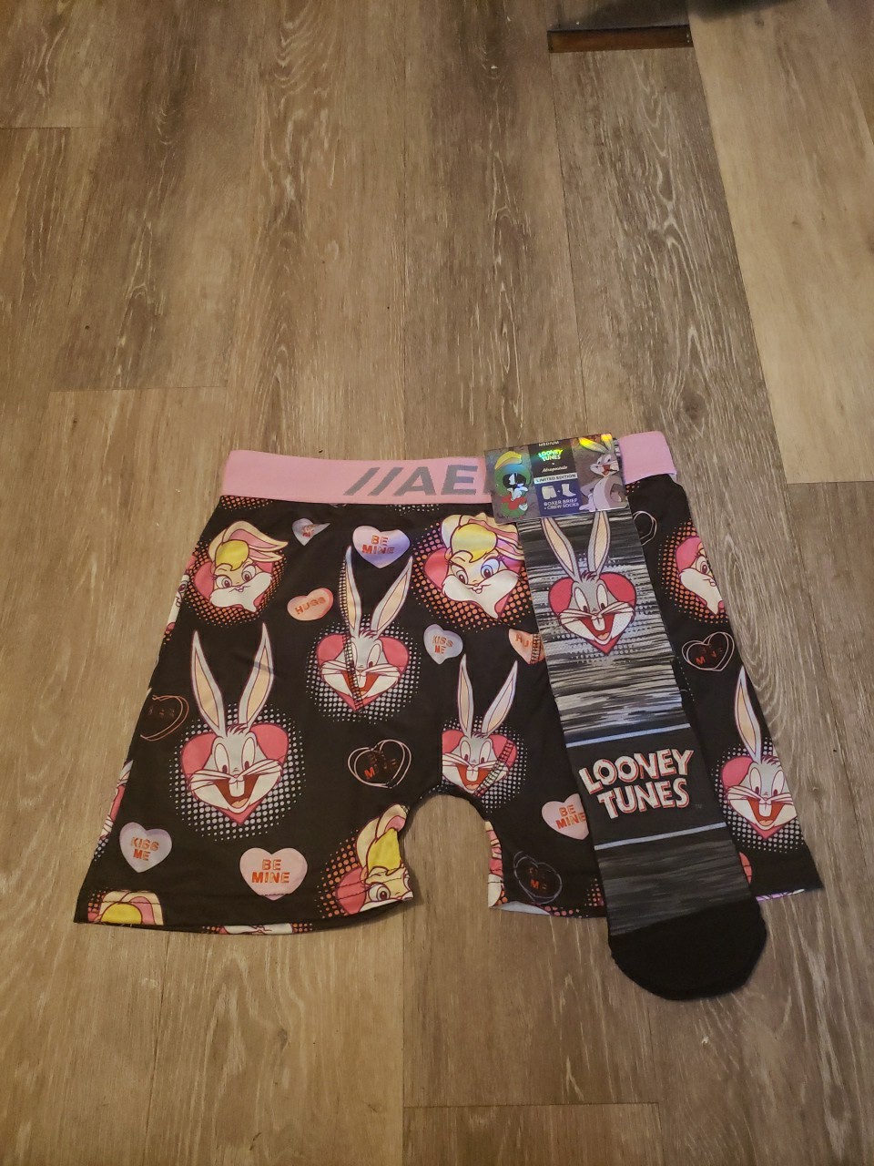 2-Pc Aeropostale Looney Tunes Limited Edition Boxers & Crew Socks for Men NWT