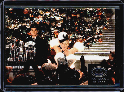 Batman Returns 1992 Topps Stadium Club ##30  Gotham Plaza Tree  Base