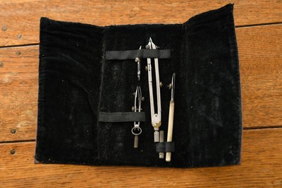 Vintage - Zeichenset - Kompasse - Ingenieurwerkzeuge - Ledertasche Verpackung